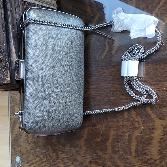 MICHAEL KORS NWT AUTHENTIC ELSIE LEATHER FLAT CROSSBODY! - Picture 4 of 8